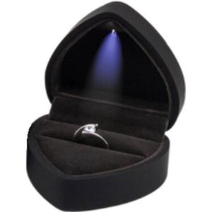 Ringdoosje hartje LED licht - liefde - zwart - aanzoek - verloving - bruiloft - huwelijksaanzoek - rood - sieradendoos - Valentijnsdag - ring - verlichting - lichtje - met licht