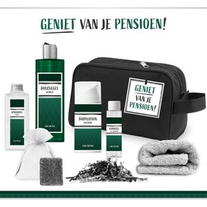 Geschenkset ""Geniet van je pensioen!"" - 7 Producten - 630 Gram | Giftset Toilettas voor hem - Douchegel - Bodylotion - Scrubzout - Handgel - Geurblokje - Wellness Pakket - Gestopt met werken - Cadeau set - Vader - Broer - Vriend - Collega - Groen