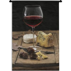 Wandkleed Rode wijn - Rode wijn met kaas op een houten plank Wandkleed katoen 90x135 cm - Wandtapijt met foto