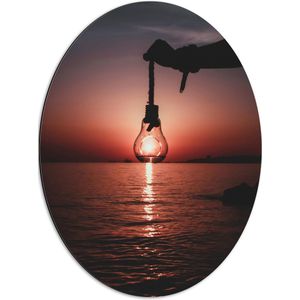 Dibond Ovaal - Zee - Lucht - Golvend - Lamp - Zonsondergang - 51x68 cm Foto op Ovaal (Met Ophangsysteem)