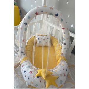 SNS Baby - Babynestje, Hoofdkussen en Klamboe - Organische Katoen - Antibacterieel Babynestje - Anti-Allergisch Babynestje - Mixed Star - Gele Klamboe - Speelgoedhanger - 74 x 40 cm