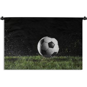 Wandkleed Voetbal - Voetbal in het gras Wandkleed katoen 90x60 cm - Wandtapijt met foto