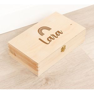 Houten kistje 'Lara' Regenboog - Tekenkist - Herinneringsdoos - Kraamcadeau - Knutseldoos - Memorybox - Baby - Geboorte