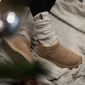 Knit Factory Kick Beenwarmers - Dames kuitwarmers gemaakt van wol - Voor de herfst en winter - Urban Green