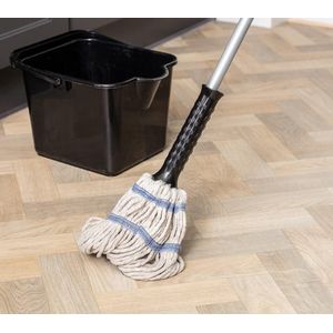 Grafietkleuren metallic Twist Mop met uitwringmechanisme.