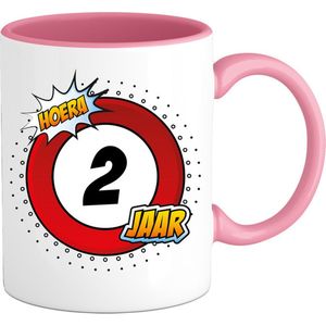 2 Jaar Verkeersbord Mok met tekst | Grappig Verjaardag Beker Cadeau | Bedrukte Koffie en Thee Mokken | Zwart | 330 ML