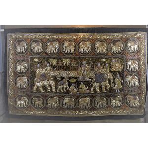 ZoeZo Design - groot wandkleed - Burma - Myanmar - handgemaakt - Oosters wandkleed - goud - kraaltjes - met insteekzoom - 200 x 125 cm - Olifant