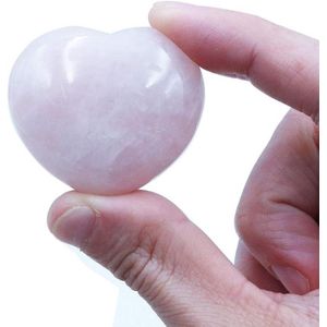 Roze hartvormige stenen voor angst reductie en stressverlichting met natuurlijke edelstenen en Reiki Chakra therapie.