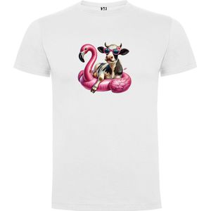Wit T-Shirt met “Kleurrijke Koe met Zonnebril Cocktail en Flamingo zwemband – Feest – Vakantie – Chillen “ Print Full Color Maat S