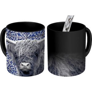 Magische Mok - Foto op Warmte Mokken - Koffiemok - Delfts blauw - Schotse hooglander - Zwart - Wit - Magic Mok - Beker - 350 ML - Theemok