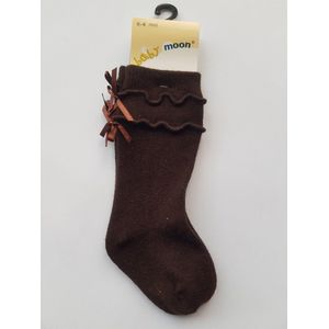 Babykniekous donker bruin met strikjes en ribbel, 0-6 maanden