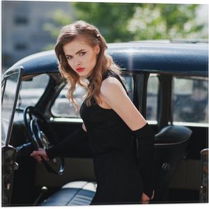 Vlag - Vrouw - Model - Jurk - Auto - Krullen - 50x50 cm Foto op Polyester Vlag