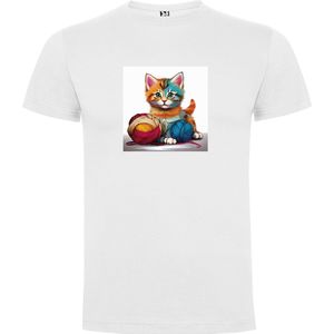 Wit T-Shirt met “ Kleurrijke Kitten met bol wol“ Print Full Color maat 104 / 3/4 jaar
