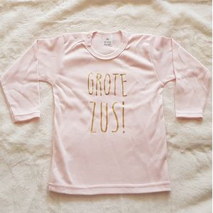 baby shirt met tekst meisje grote zus tekst cadeau aanstaande zwangerschap aankondigen bekendmaken opa en oma oom tante  big / little sister roze lange mouw maat 86