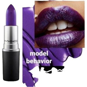 MAC Cosmetic’s Frost Lipstick Rouge À Lèvres 321 Model Behaviour 3g Paars Bordeaux