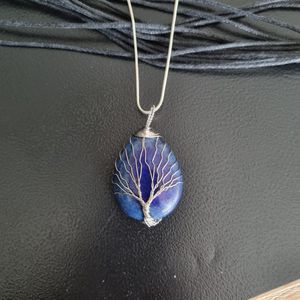 Edelsteen met zilveren ketting Lapis Lazuli druppel met levensboom (grote variant)