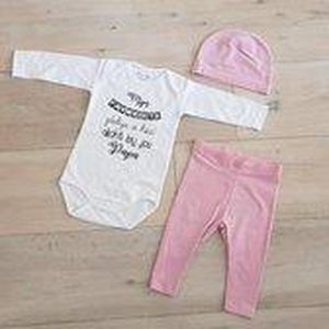 pyjama Baby pakje cadeau geboorte meisje jongen set met tekst aanstaande zwanger kledingset pasgeboren unisex  romper lange mouw wit en broekje| Huispakje | Kraamkado | Gift Set babyset kraamcadeau babygeschenkset