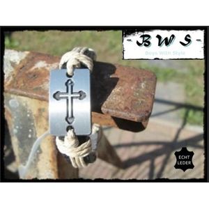 BWS - Echt Leder Armband - Bruin Caramel / Zand Beige - Verstelbaar 18+cm - Rechthoek Ornament Charm Kruis Gravure – Zilver Grijs - unisex - volwassenen – jeugd – casual