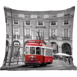 Sierkussens - Kussentjes Woonkamer - 50x50 cm - Zwart-wit foto met een rode tram