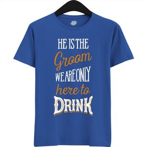 He Is The Groom | Vrijgezellenfeest Cadeau Man - Groom To Be Bachelor Party - Grappig Bruiloft En Bruidegom Bier Shirt - T-Shirt - Unisex - Royal Blue - Maat L