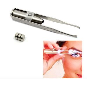 RVS pincet met LED verlichting - Inclusief batterijen! - Verlichte epilator voor wenkbrauwen en gezicht - Gemakkelijk epileren met felle lamp - Trimmer om gezichtshaar te verwijderen - Roestvrijstaal
