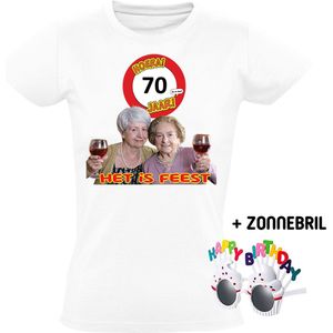 Hoera 70 jaar! Het is feest Dames T-shirt + Happy birthday bril - verjaardag - jarig - 70e verjaardag - oma - wijn - grappig