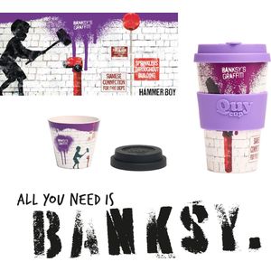 Quy Cup Banksy Edition “Hammer Boy"" Pakket 2 Essentials Inbegrepen (Reismok 400ml & Espressokopje 90ml)