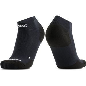 X-SOCKS Core Sport Light Low-Cut - O-ring compressieondersteuning voor betere prestaties - Ideaal voor hardlopen, fietsen & fitness - Wit/Zwart, 42-44