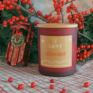 LONT candles - sojawas Kerst geurkaars - Sleigh ride - bergamot, zwarte bes / citroen, tonka - vrij van chemicaliën en ftalaten - handgemaakt - rood - 730 gram