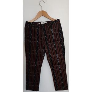 Leuke merkloze meiden broek maat 140