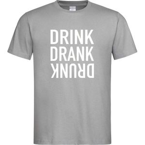 Grijs Fun T-Shirt met “ Drink. Drank, Drunk “ print Wit  Size M