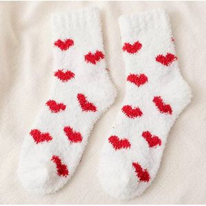 Fluffy dames sokken - huissokken - wit - rood - leuke print hart - hartjes - 36 -40 - cadeau voor haar - geschenk vrouwen - gift - zacht