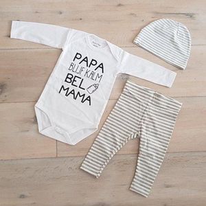 Baby 3delig kledingset pasgeboren unisex | maat 50-56 | grijs wit gestreept broekje en mutsje en witte romper lange mouw met tekst zwart papa blijf kalm bel mama | Bodysuit | Huispakje | Kraamkado | Gift Set