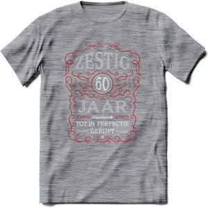 60 Jaar Legendarisch Gerijpt T-Shirt | Rood - Grijs | Grappig Verjaardag en Feest Cadeau Shirt | Dames - Heren - Unisex | Tshirt Kleding Kado | - Donker Grijs - Gemaleerd - 3XL