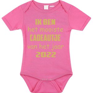 Baby rompertje met leuke tekst | Ik ben het mooiste cadeautje van het jaar 2022 |zwangerschap aankondiging | cadeau papa mama opa oma oom tante | kraamcadeau | maat 56 roze goud