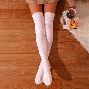 Allecto plus - Lange gebreide witte kniekousen voor vrouwen | Winter beenwarmers | One size | 60 cm lang