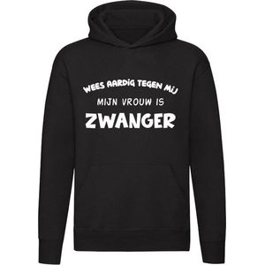 Wees aardig tegen mij, mijn vrouw is zwanger | zwangerschap | aankondiging | baby | mama | papa | in verwachting | kindje | zoon | dochter | Unisex | Trui | Hoodie | Sweater | Capuchon | Zwart