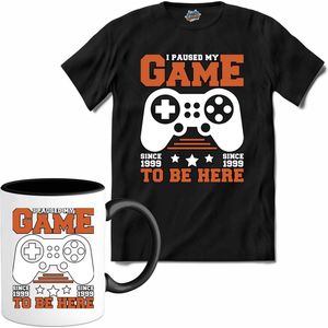 I Paused My Game To Be Here | Gamen - Hobby - Controller - T-Shirt met mok - Unisex - Zwart - Maat XXL