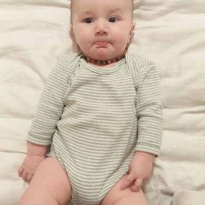 Babyrompertje met lange mouwen OrganicEra biologische baby rompertje met lange mouwen, gestreept