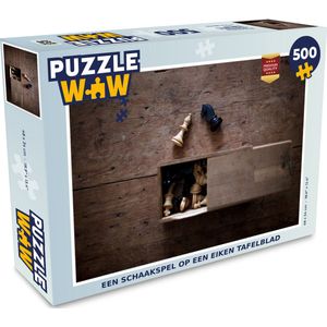 Puzzel Een schaakspel op een eiken tafelblad - Legpuzzel - Puzzel 500 stukjes