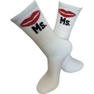 Verjaardags cadeau - Ms Sokken - Dame sokken - vrolijke sokken - witte sokken - tennis sokken - sport sokken - valentijns cadeau - sokken met tekst - aparte sokken - grappige sokken - Sokken waar je vrolijk van wordt - maat 37-44