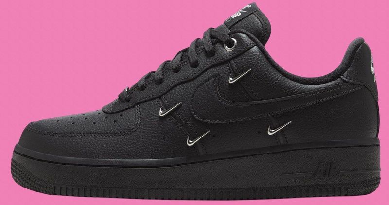 Nike - Air Force 1 Low Metal Mini Swoosh - Sneakers - Zwart - Dames