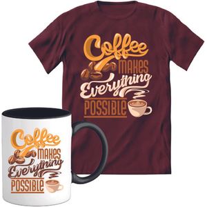 T-Shirtknaller T-Shirt met Koffiemok | Coffee Makes Everything Possible - Koffie Kleding | Heren / Dames Shirt met Mok Cadeau | Kleur rood | Maat M
