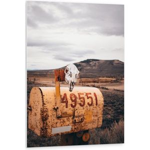 Forex - Witte Doodskop bij Oranje Brievenbus - 80x120cm Foto op Forex