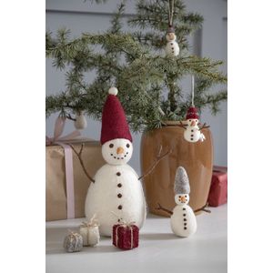 Én Gry & Sif Grote Sneeuwpop met Rode Sneeuwmuts en armpjes - 27 cm staand model - Vilten Kerstdecoratie - Fair Trade