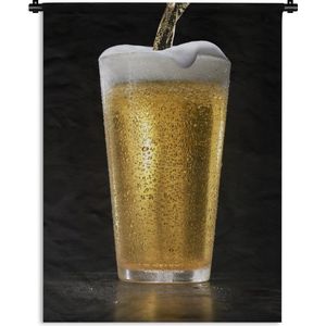 Wandkleed Bier - Heerlijk getapt biertje op een zwarte achtergrond Wandkleed katoen 120x160 cm - Wandtapijt met foto XXL / Groot formaat!