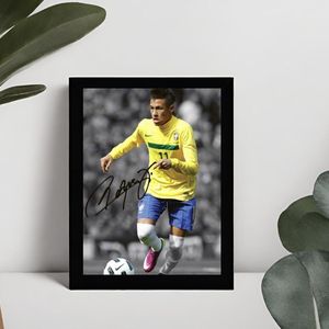 Neymar Jr. Kunst - Gedrukte handtekening - 10 x 15 cm - In Klassiek Zwart Frame - Braziliaans Elftal - FC Barcelona - Paris Saint Germain - Voetbal - Football Signed Photo