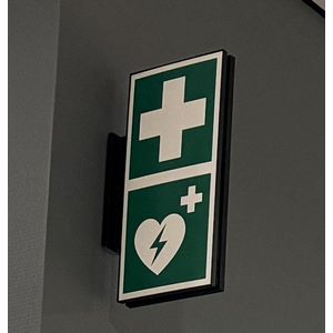 DESIGN bord EHBO + AED 15x30 cm NALICHTEND (glow in the dark) HAAKS (dubbelzijdig)