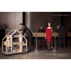 PoppenVilla by Liliane - poppenhuis - meubels – TAFEL - voor grote poppen 1:6 en auto’s – Barbie