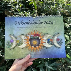 Heksenkalender Familieplanner 2024 - Planner voor het hele heksenhuishouden - Groene hekserij-Spiritualiteit-voor 5 personen